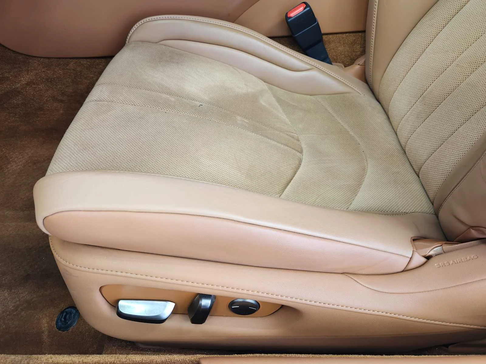 Used 2018 Ultra White Lexus  image 17