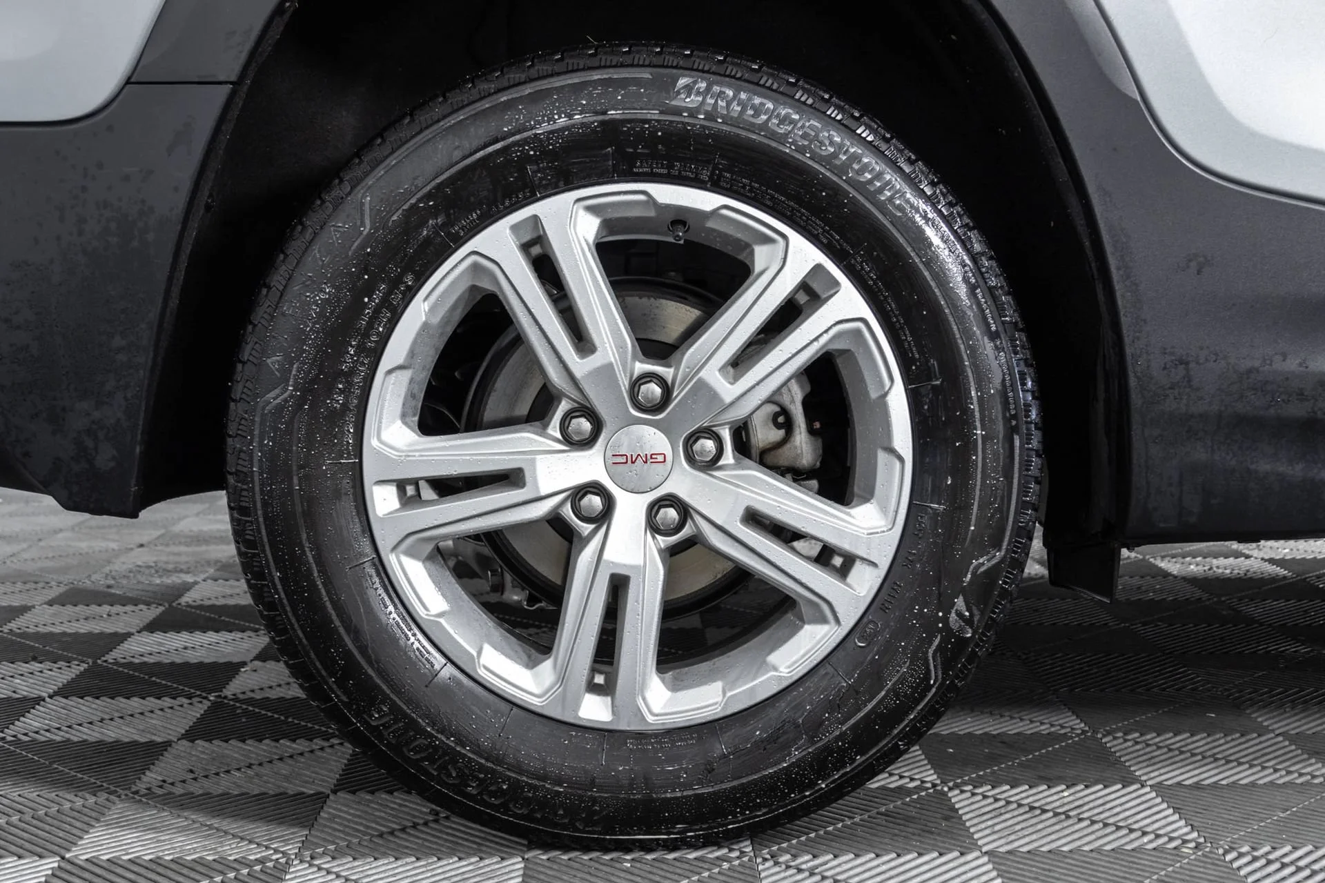 Used 2024 Sterling Metallic GMC SLE image 43