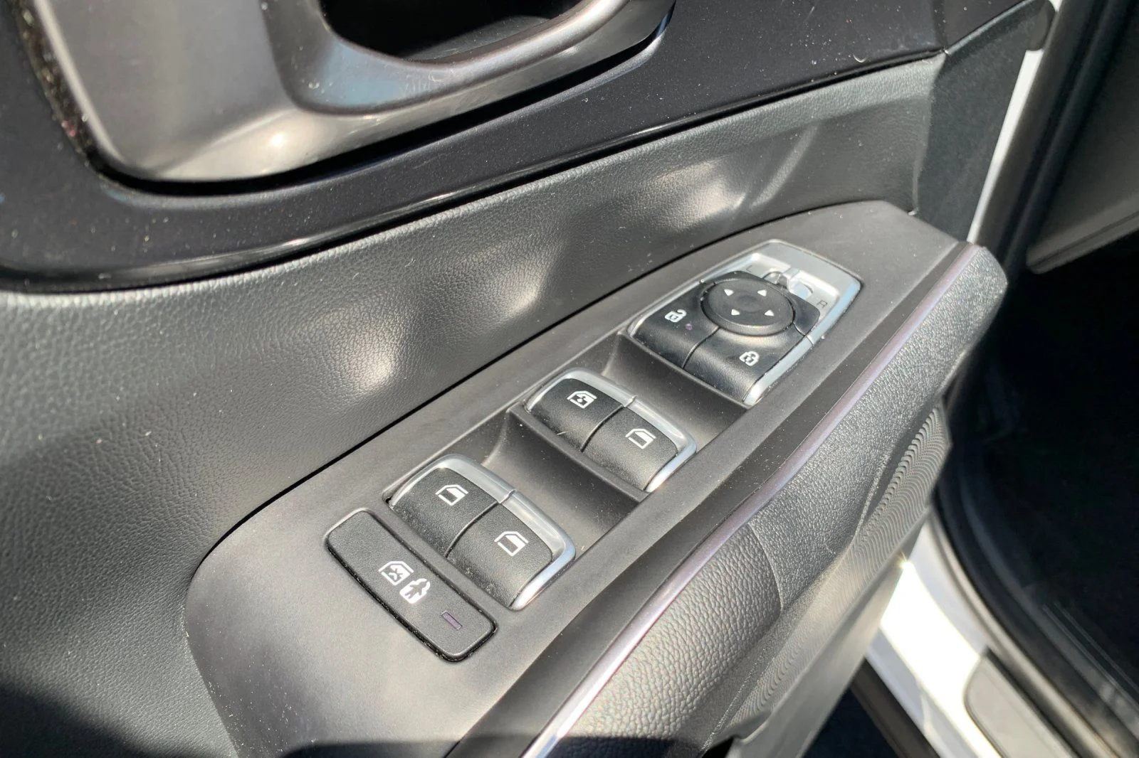 Used 2024 White Kia S image 14