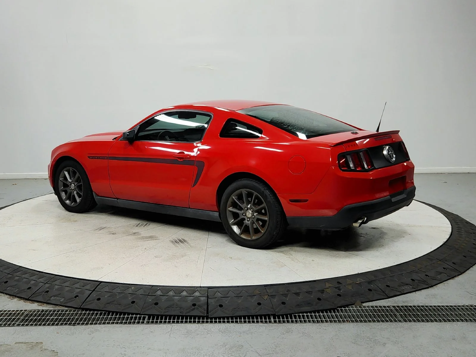 Used 2011 Red Ford V6 Premium image 6