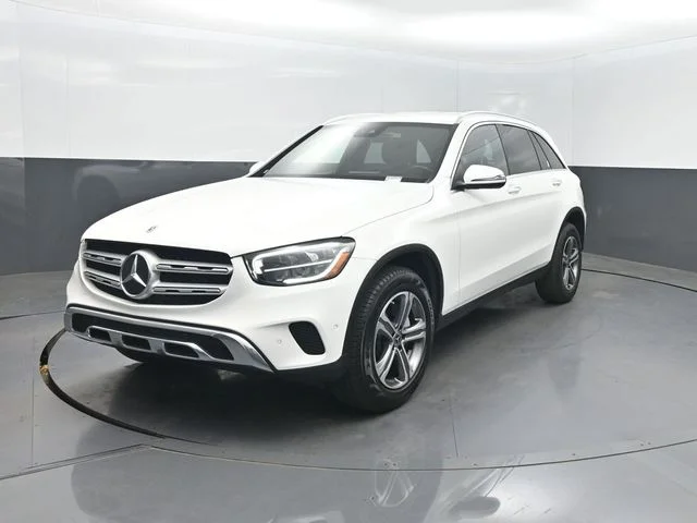 Used 2022 White Mercedes-Benz GLC 300 image 2
