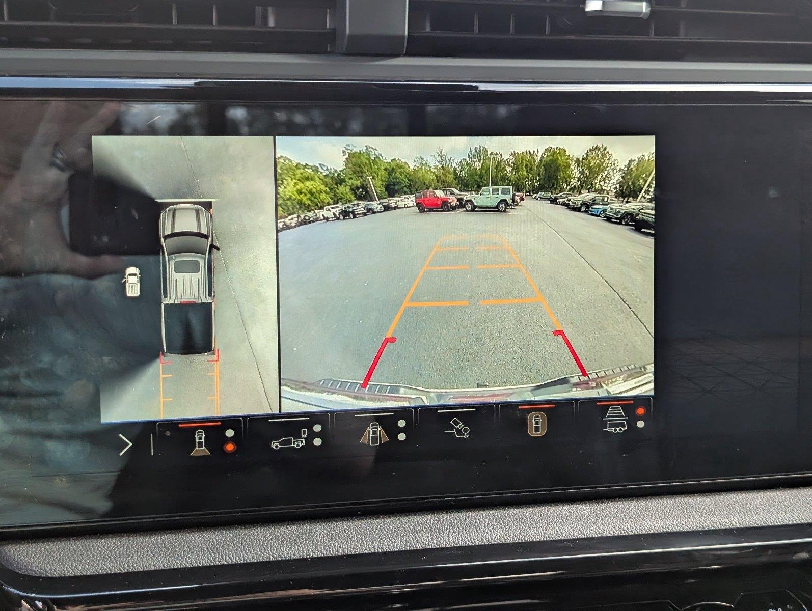 Used 2025 Summit White GMC AT4 image 21