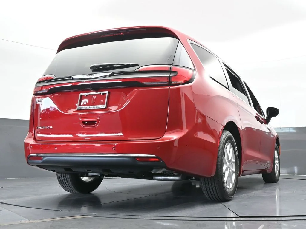 New 2026 Red Hot Pearl-Coat Exterior Paint Chrysler Select image 56