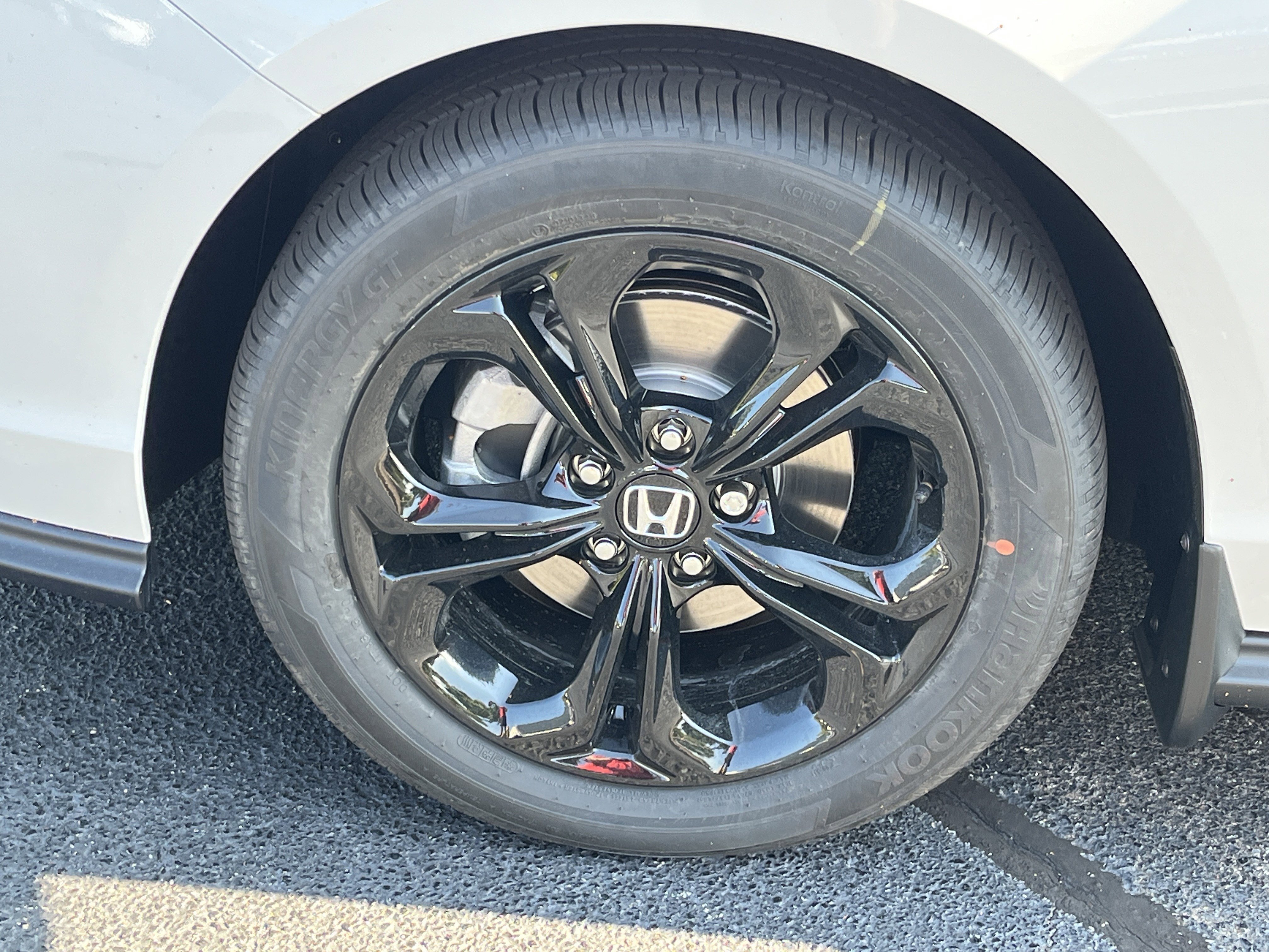 2025 Honda Accord SE - Photo 25