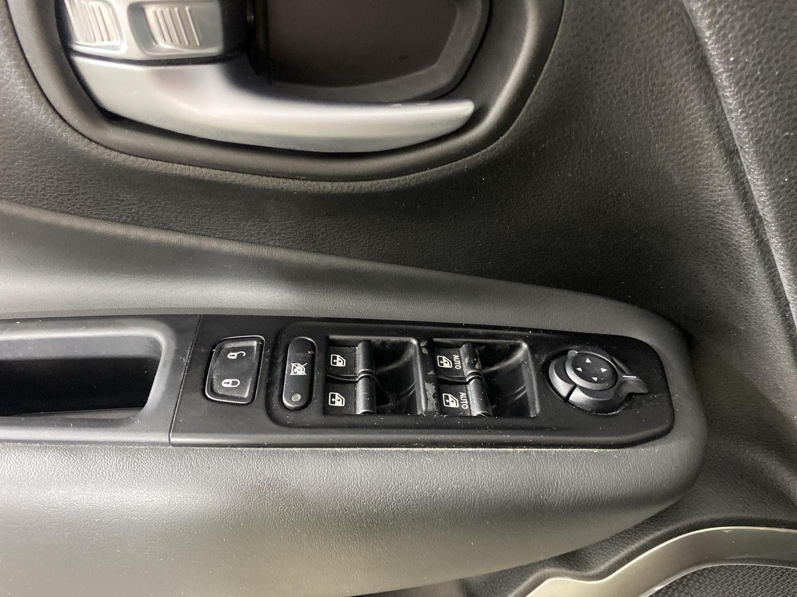 Used 2020 Sting-Gray Clearcoat Jeep Limited image 12