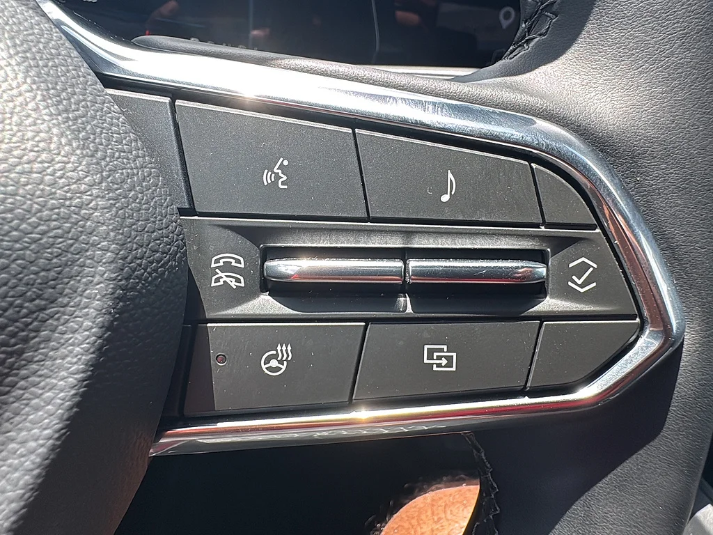 Used 2025 Mosaic Black Metallic Chevrolet  image 21