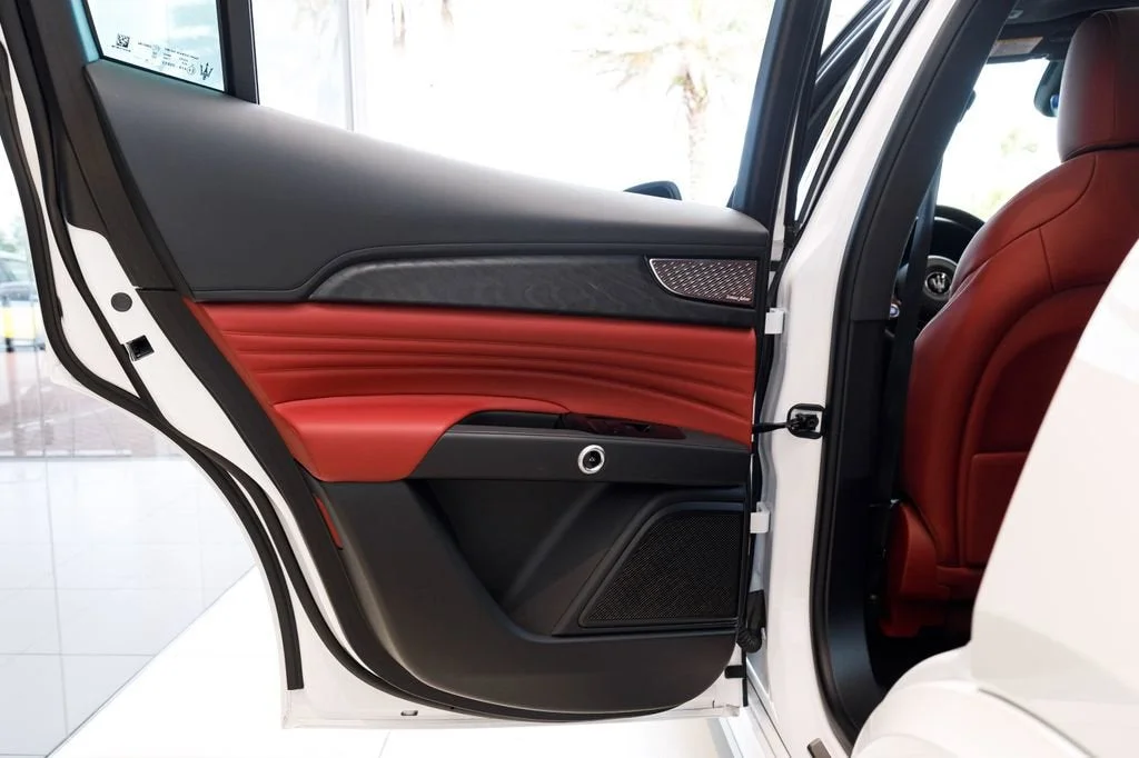 Used 2023 Bianco Maserati Modena image 22