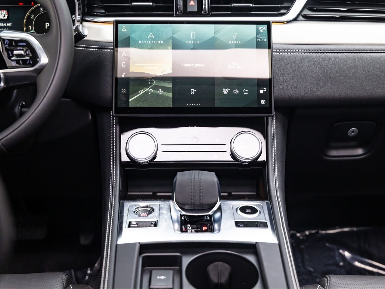 2025 Jaguar F-PACE R-Dynamic S - Photo 30