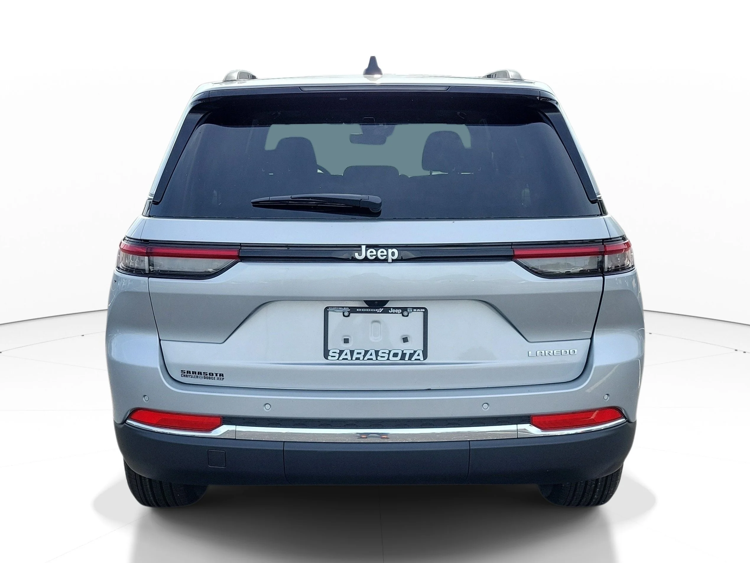 New 2026 Silver Zynith Jeep Laredo X image 5