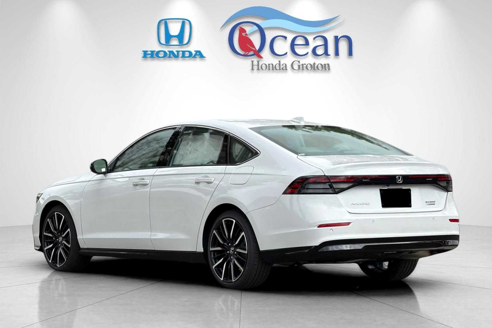 New 2026 Platinum White Pearl Honda Touring image 3