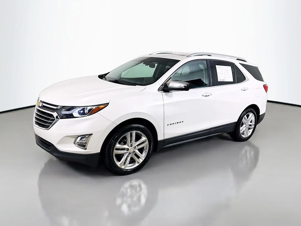 Used 2018 Iridescent Pearl Tricoat Chevrolet Premier image 3