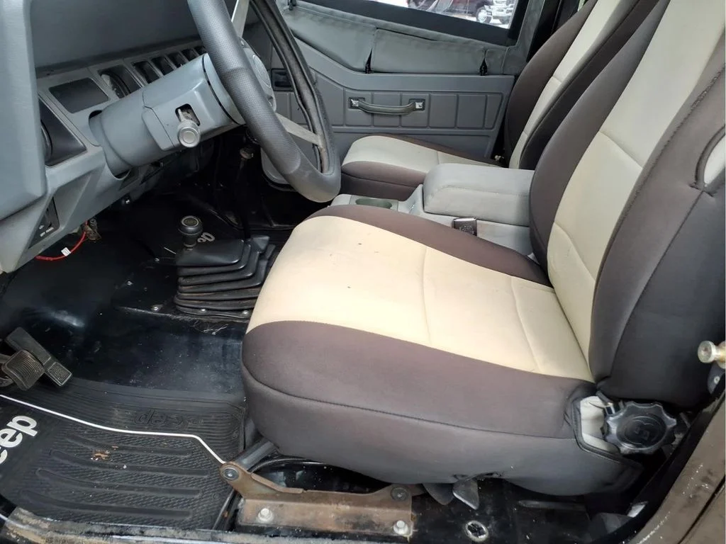 Used 1990 Black Jeep Base image 13