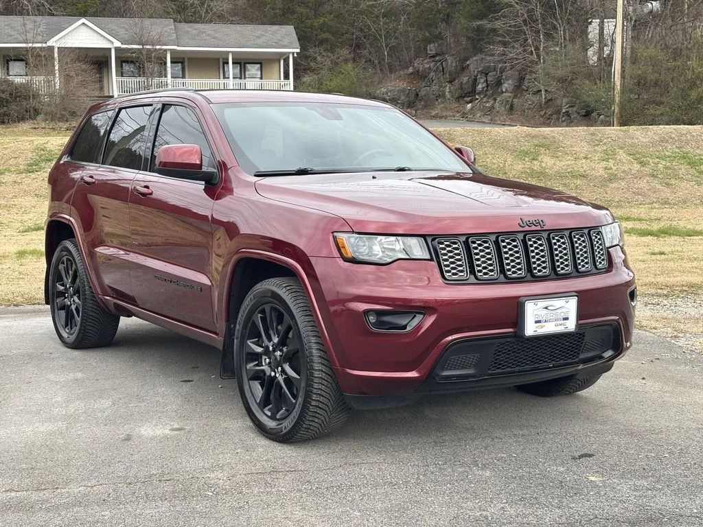 Used 2021 Red Jeep Laredo X image 4
