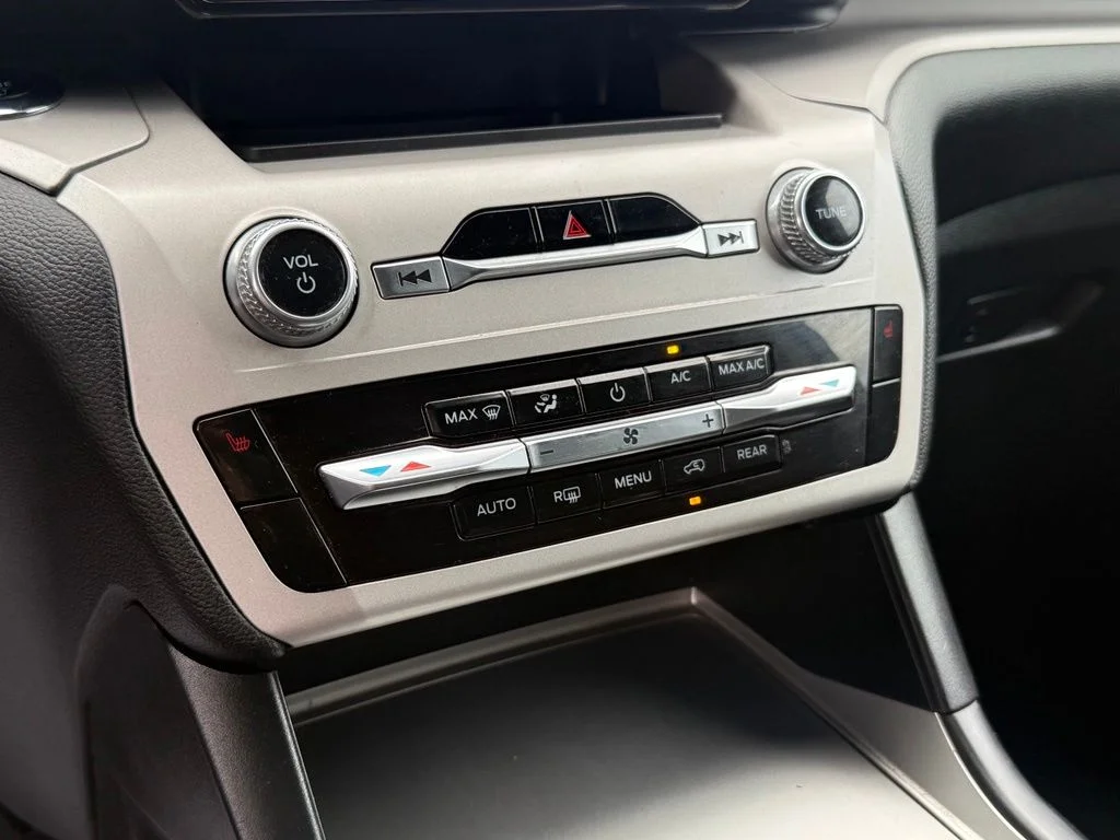 Used 2023 Black Ford XLT image 16