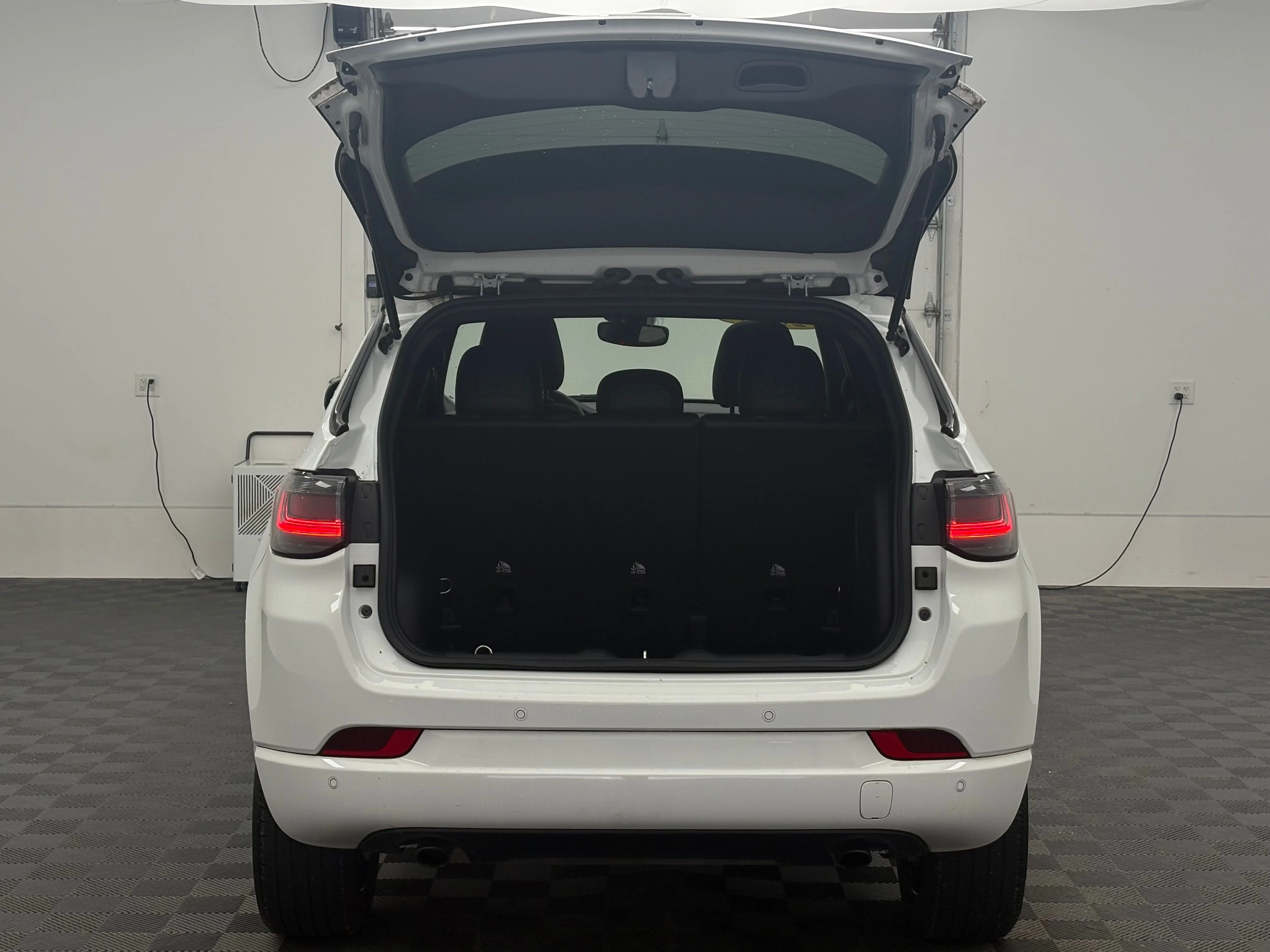 Used 2023 Bright White Clearcoat Jeep Limited image 9