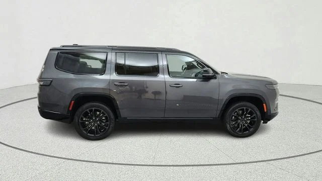 New 2026 Baltic-Gray Metallic Clear-Coat Exterior Paint Jeep Summit Reserve image 10