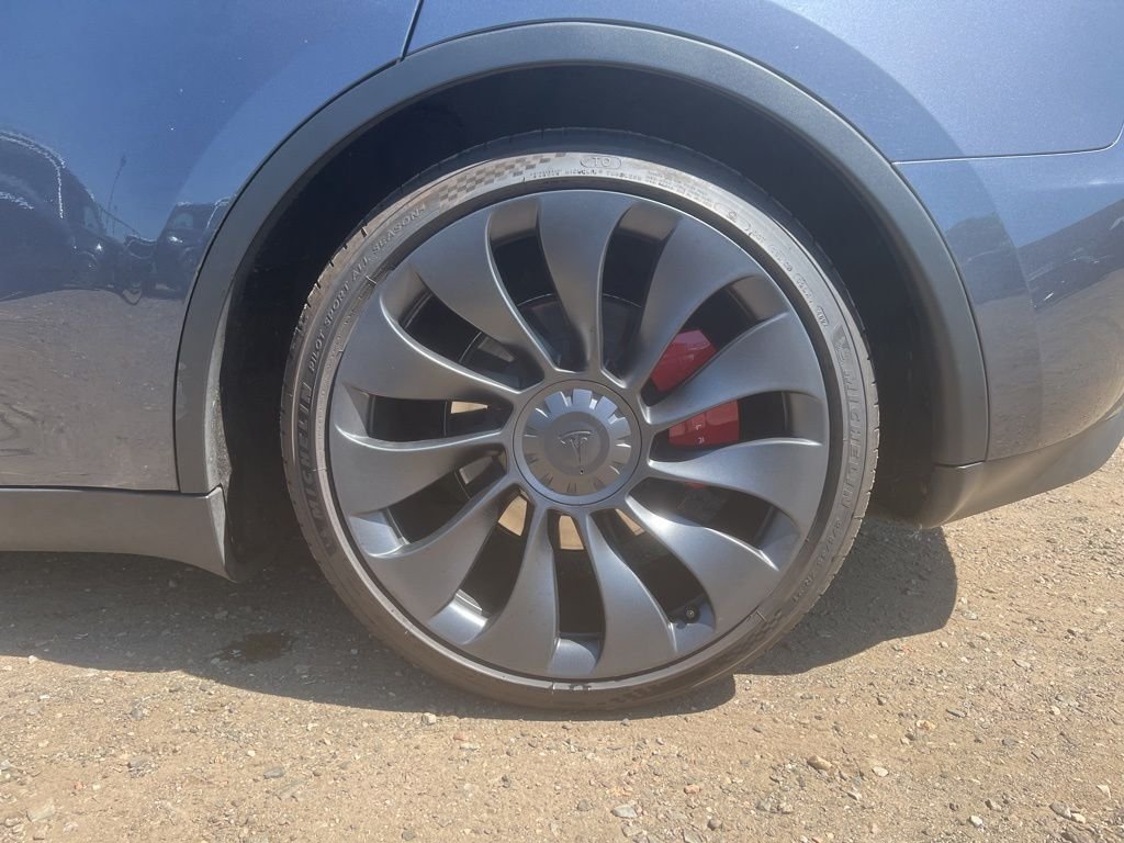 Used 2023  Tesla Performance image 17