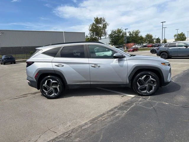 Used 2022 Silver Hyundai SEL Convenience image 6