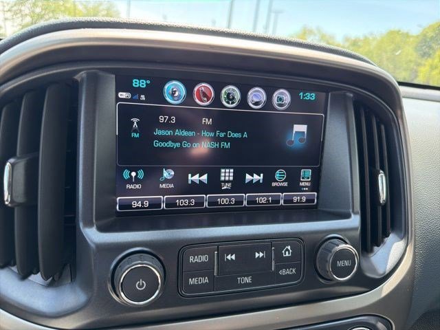 Used 2018 Silver Ice Metallic Chevrolet 4WD Z71 image 27