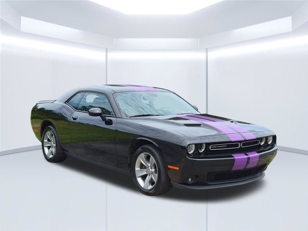 Used 2019 Black Dodge SXT image 8