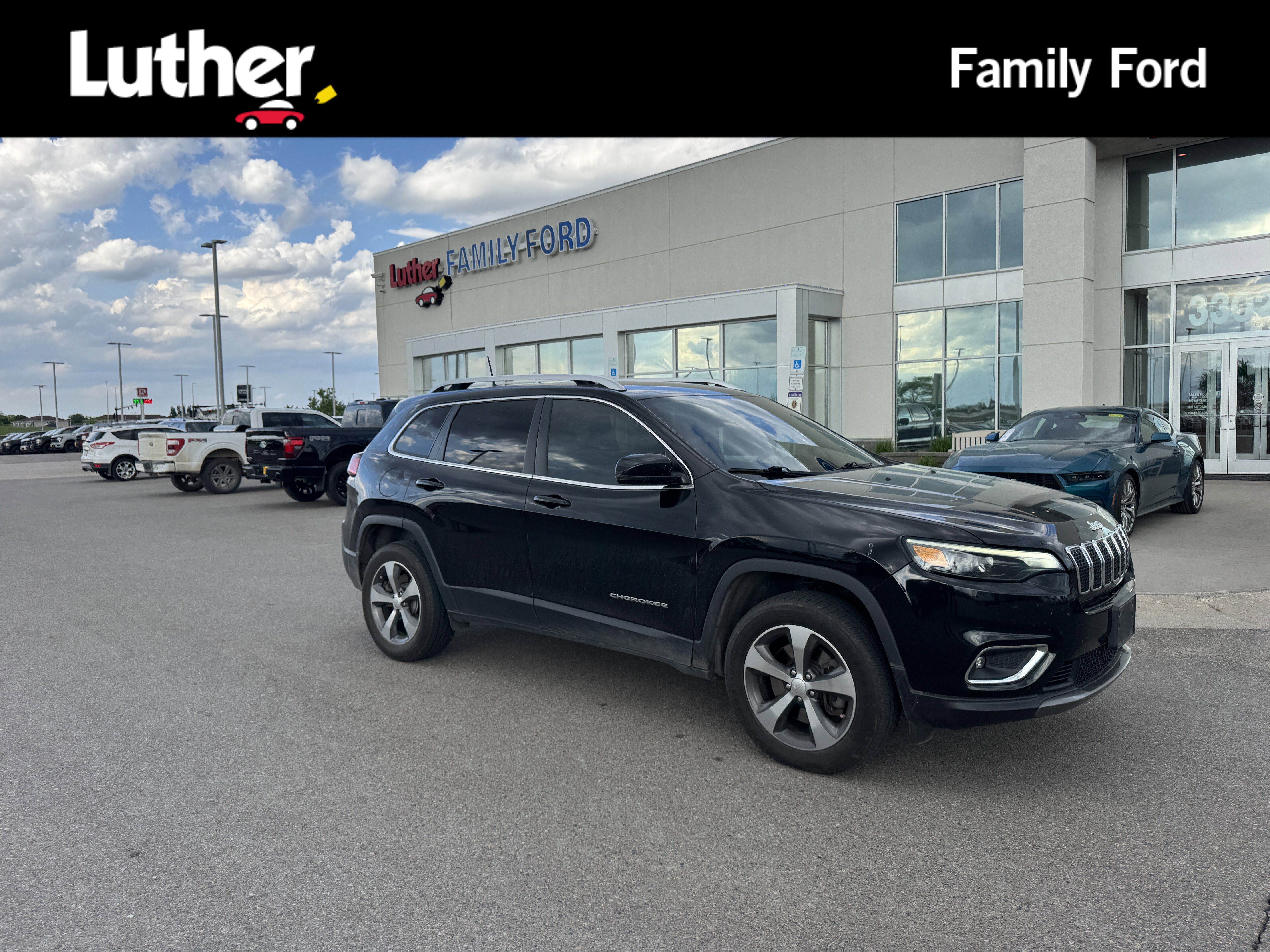 Used 2019 Diamond Black Crystal Pearlcoat Jeep Limited image 1