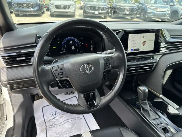 Used 2025 White Toyota SE image 13