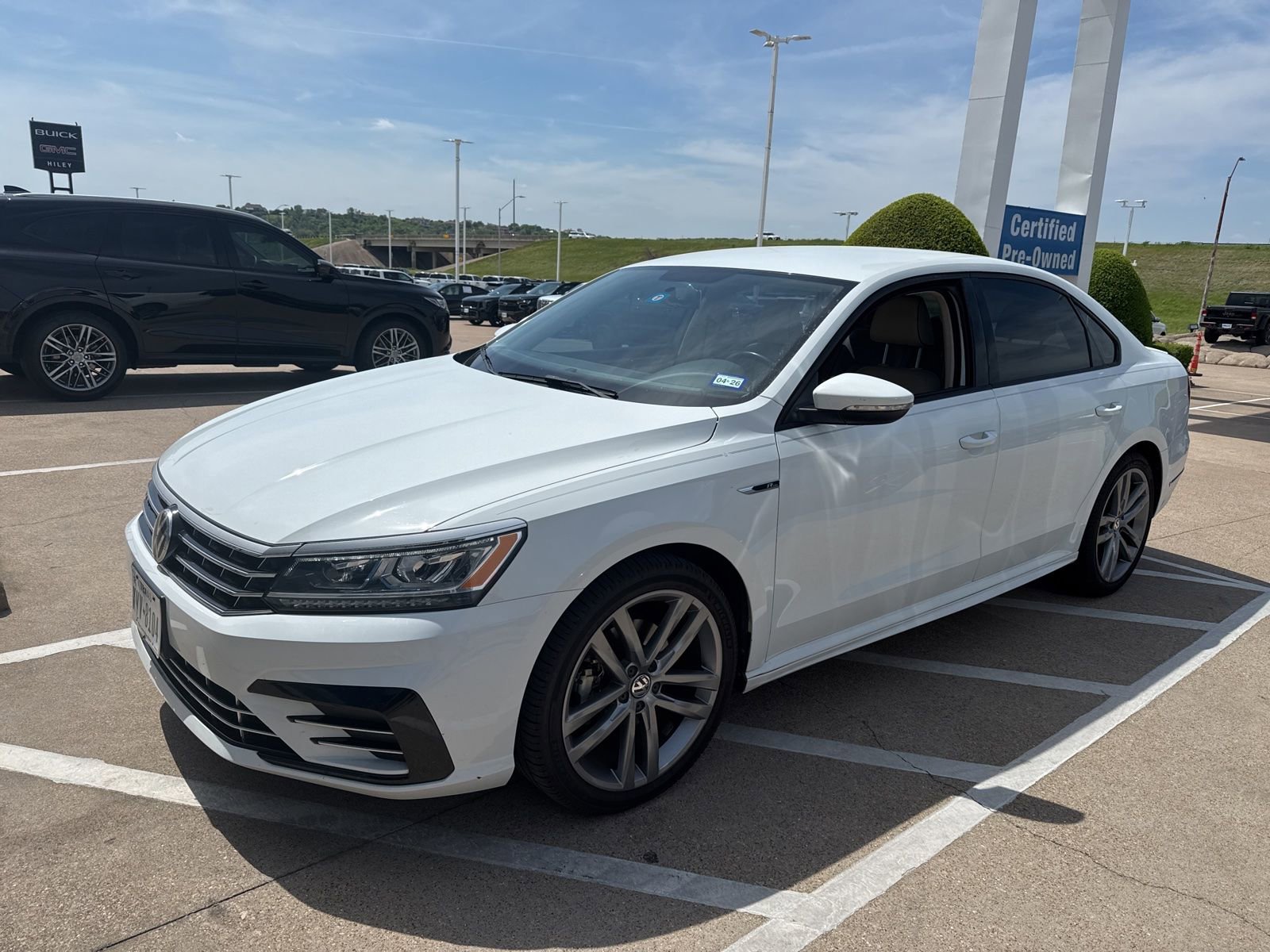 2018 Volkswagen Passat R-Line