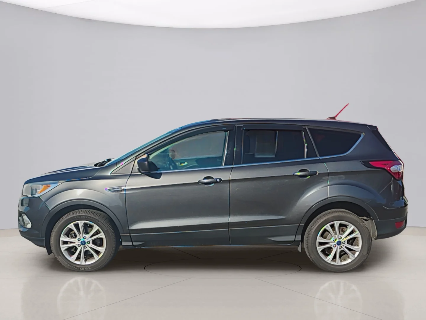 Used 2017 Gray Ford SE 4WD image 2