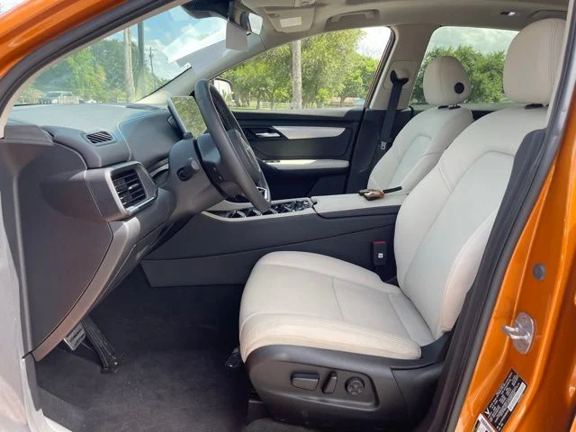New 2025 Orange VinFast Plus image 15