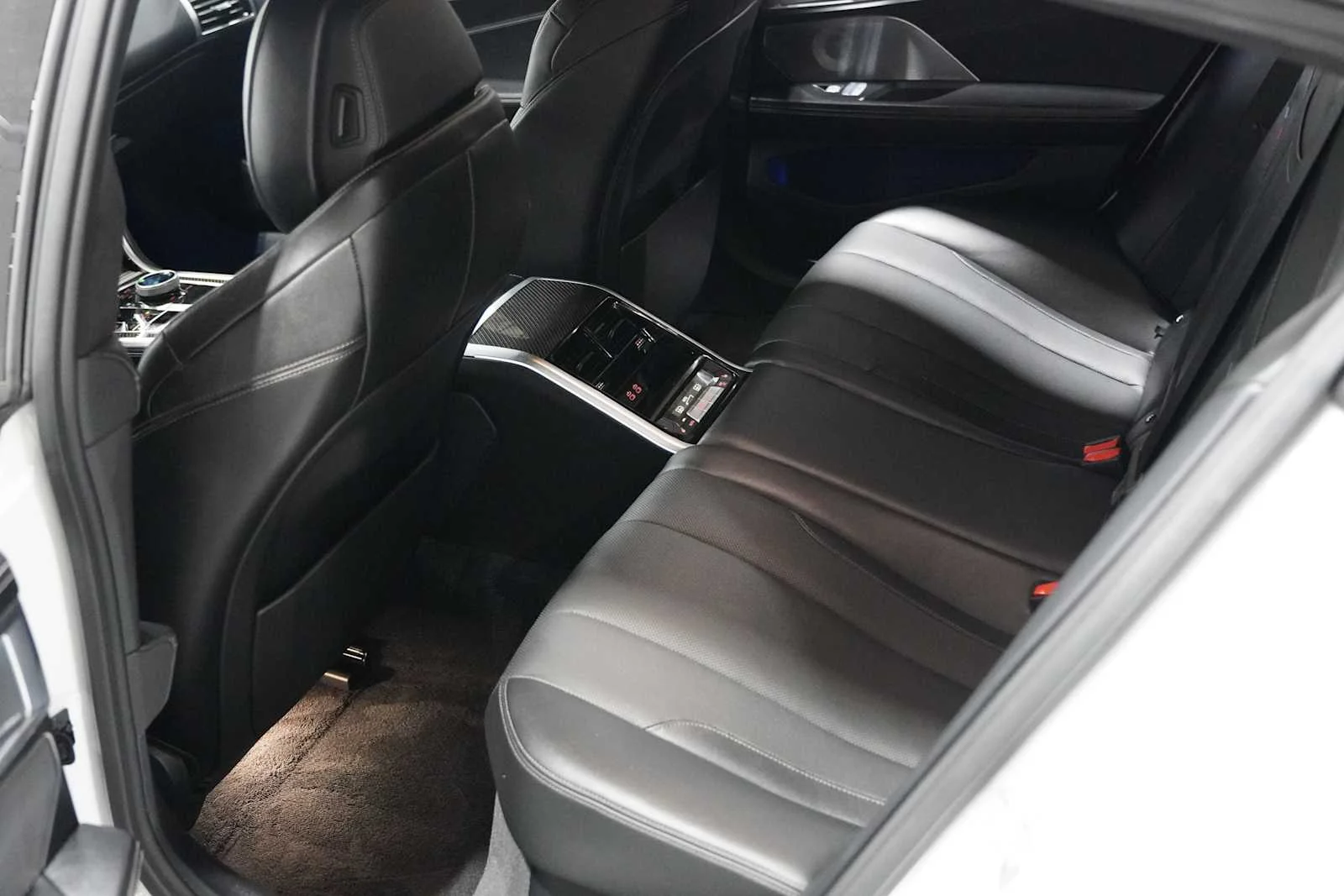 Used 2020 Mineral White Metallic BMW M850i image 22