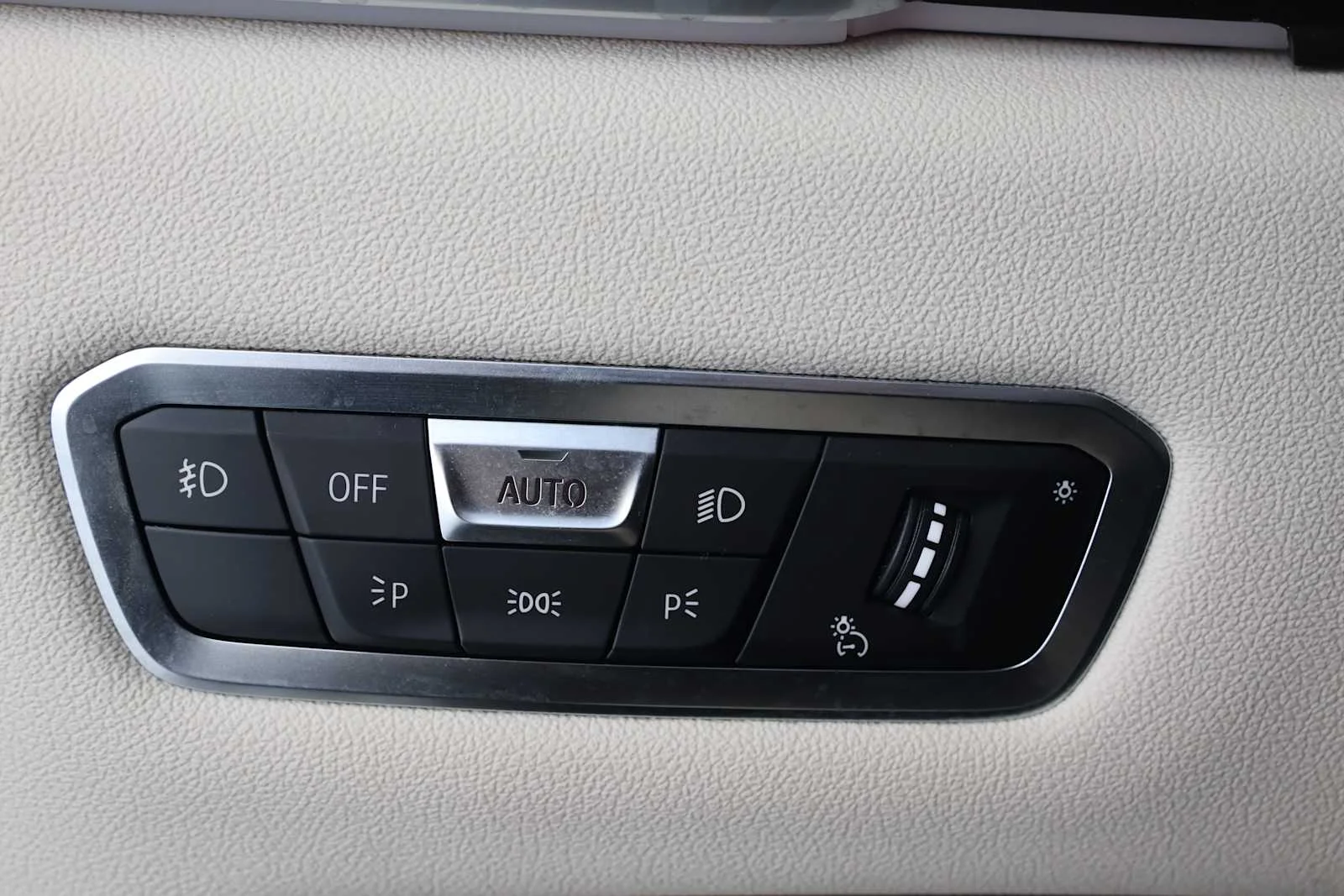 Used 2020 Mineral White Metallic BMW sDrive40i image 20