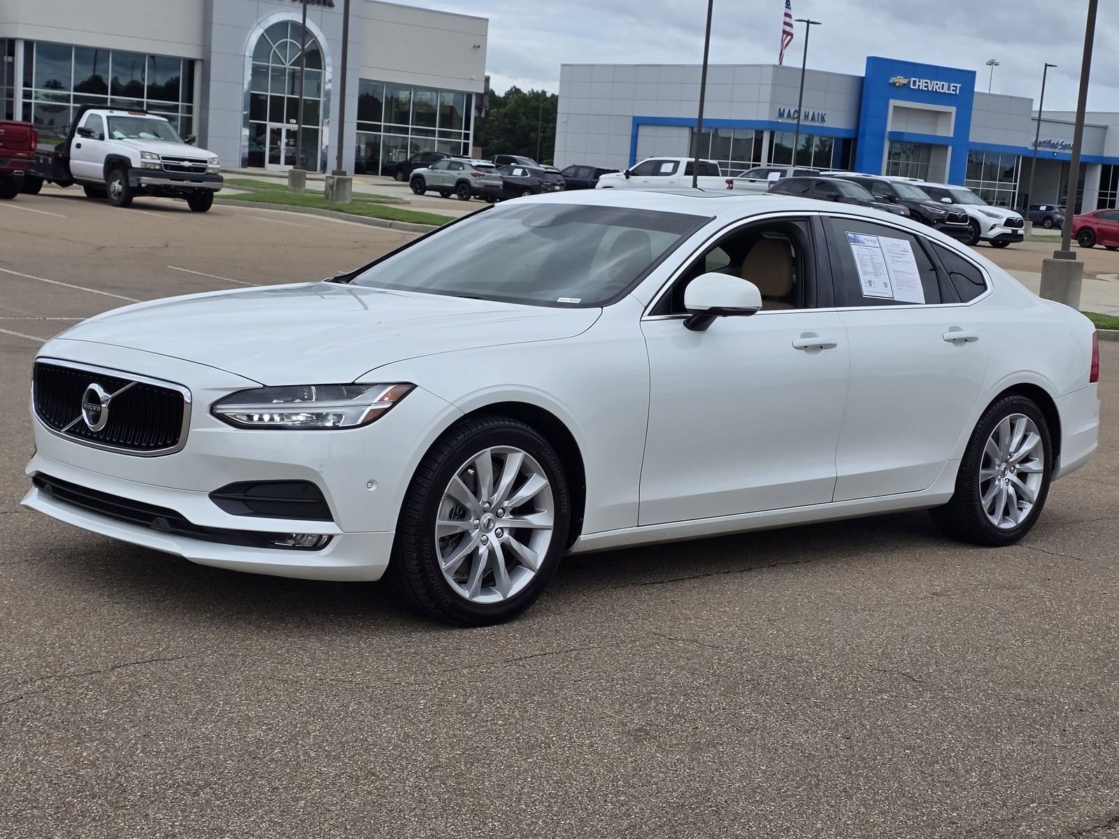2017 Volvo S90 T6 Momentum AWD's photo