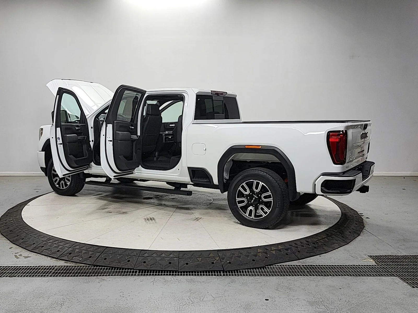 Used 2022 White GMC AT4 image 14
