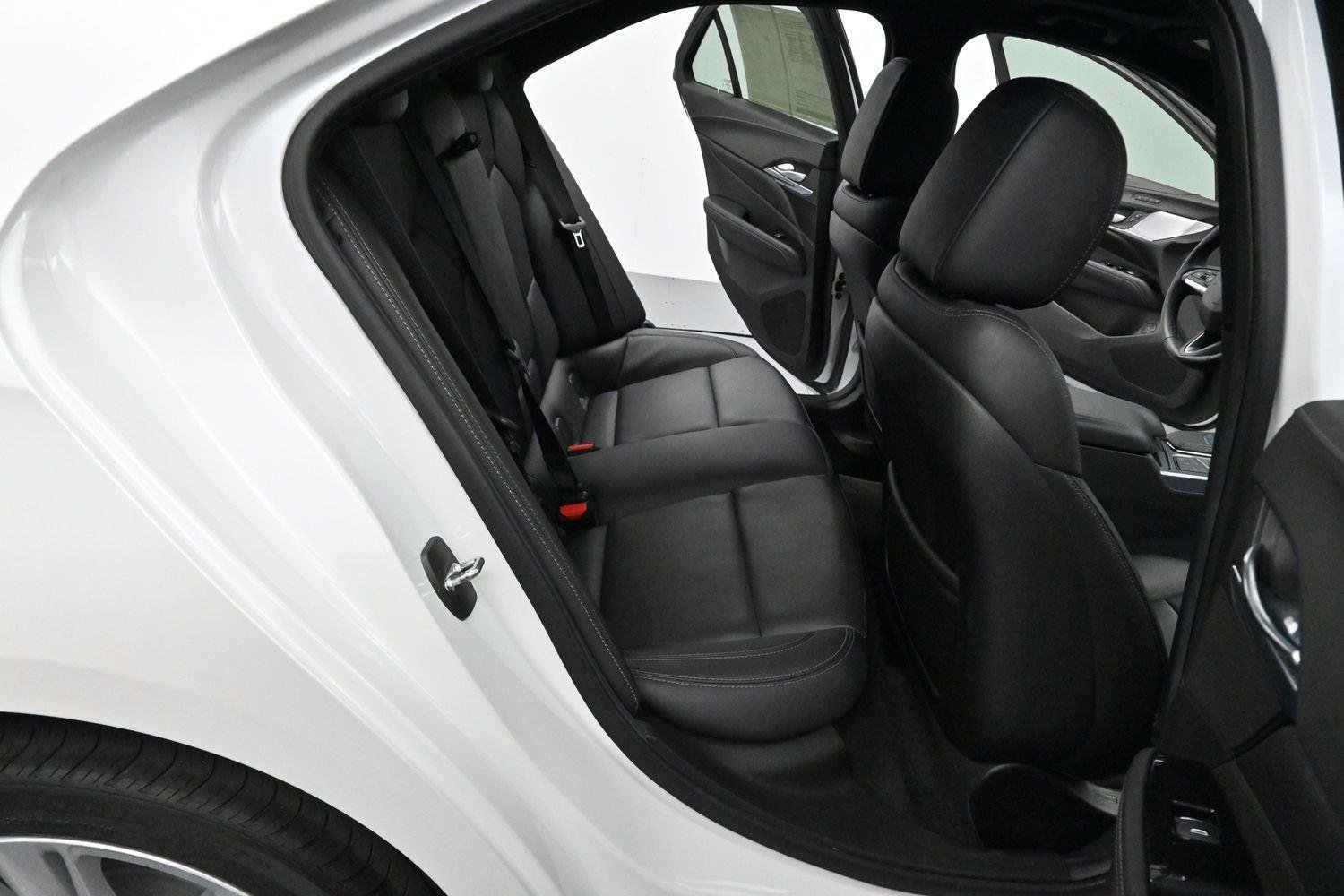 Used 2022 Crystal White Tricoat Cadillac Premium Luxury image 33