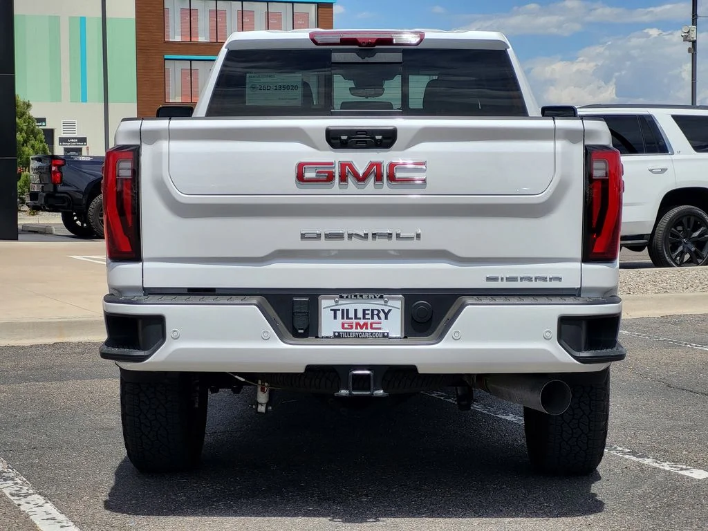 Used 2024 White Frost Tricoat GMC Denali image 6