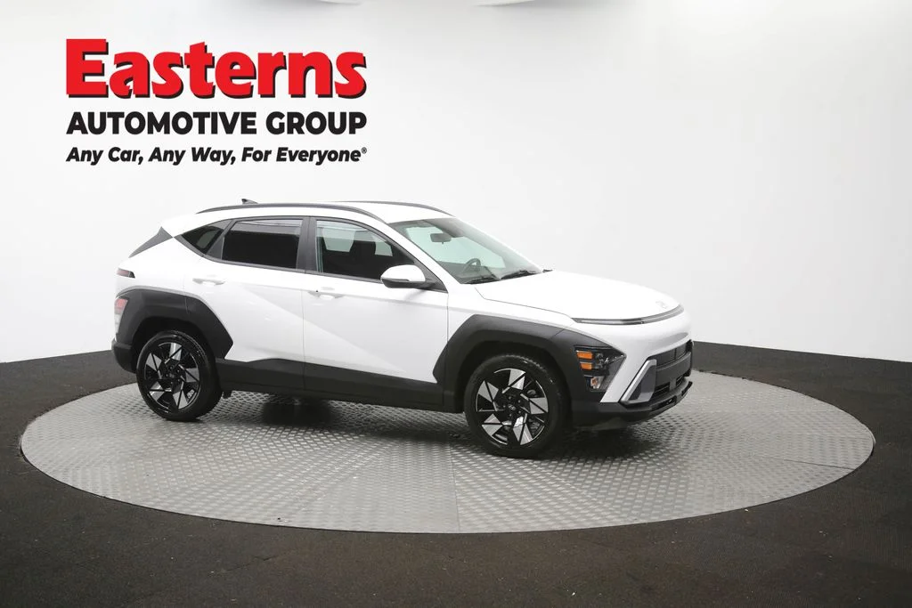 Used 2025 White Hyundai SEL image 49