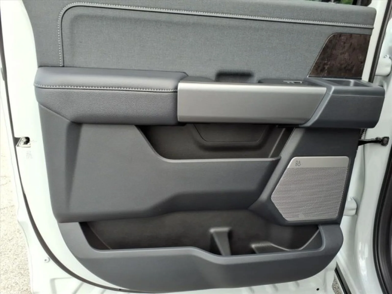 New 2026 Avalanche Ford LARIAT image 9