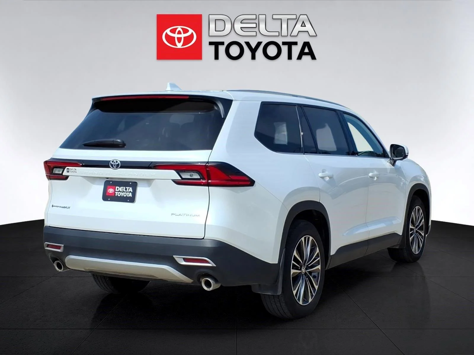Used 2026 Wind Chill Pearl Toyota MAX Platinum image 5