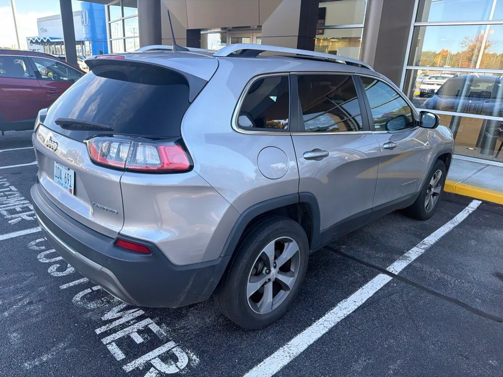 Used 2019 Billet Silver Metallic Jeep Limited image 4