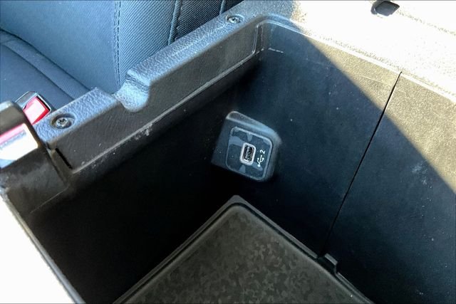 Used 2022 Black Jeep Altitude image 17