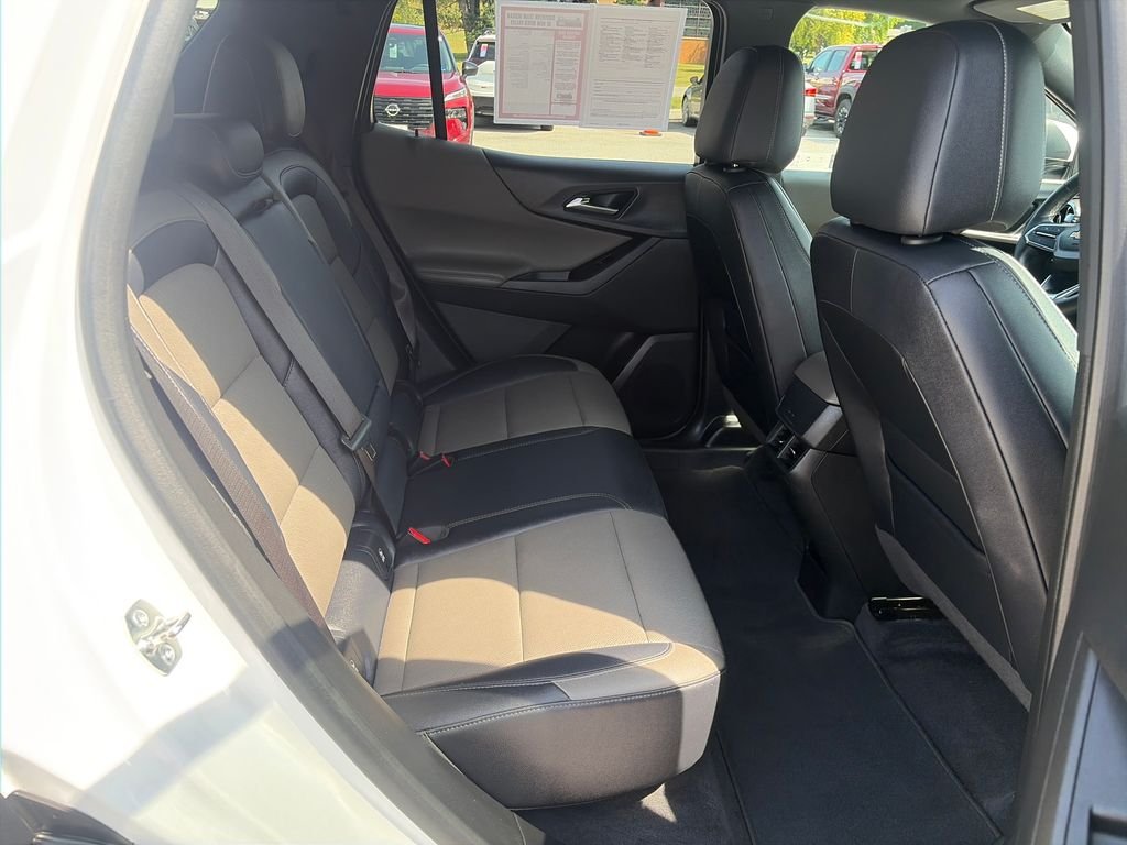Used 2025 White Chevrolet LT image 41