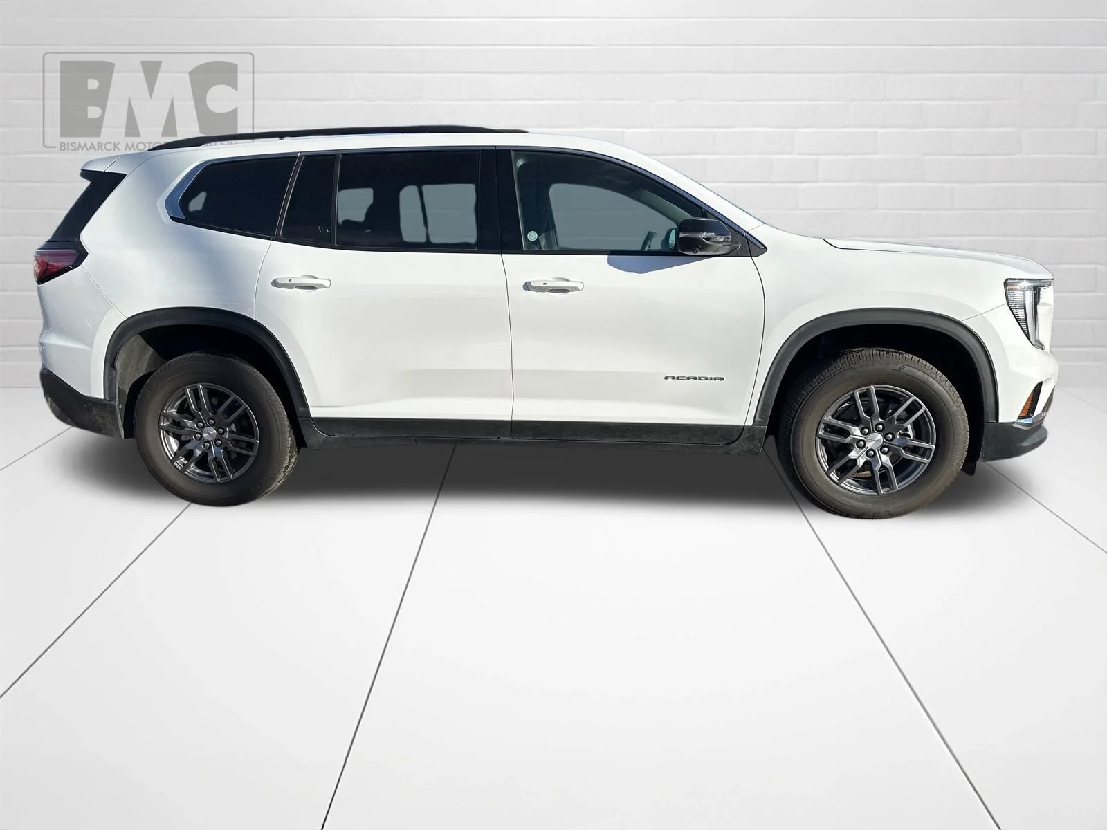 Used 2025 White GMC Elevation image 3