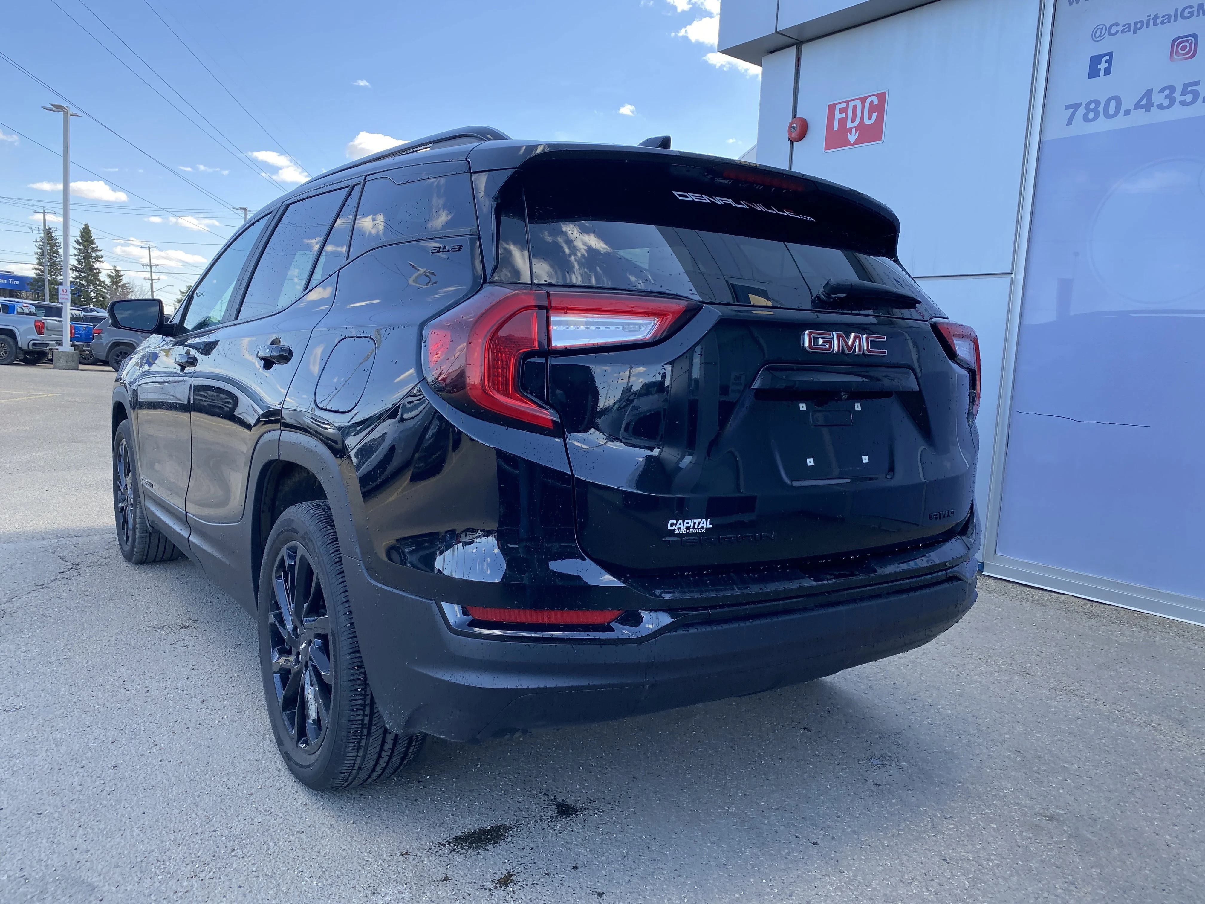 Used 2024 na GMC SLE AWD * PANORAMIC SUNROOF * NAVIGATION * BLACK EDITION * image 3