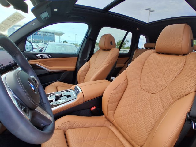 Used 2026 White BMW sDrive40i image 11