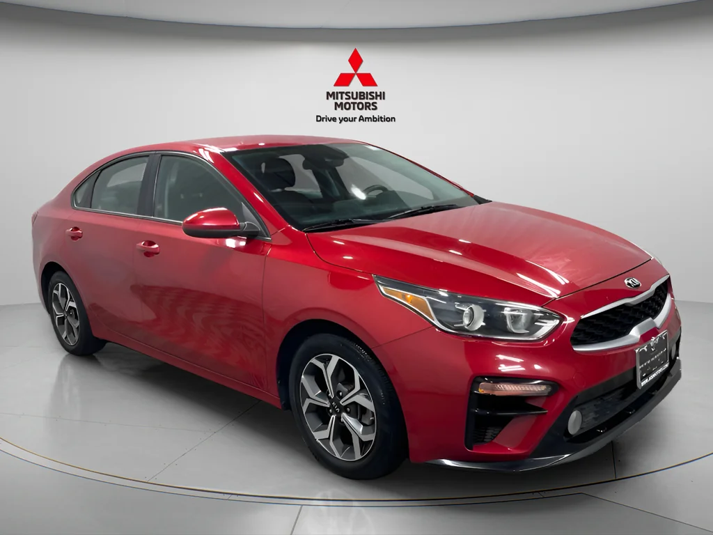 Used 2021 Currant Red Kia LXS image 2