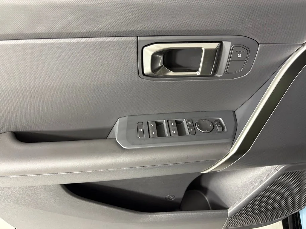 New 2027 Frost Blue / Black Roof Kia X-Line S image 19