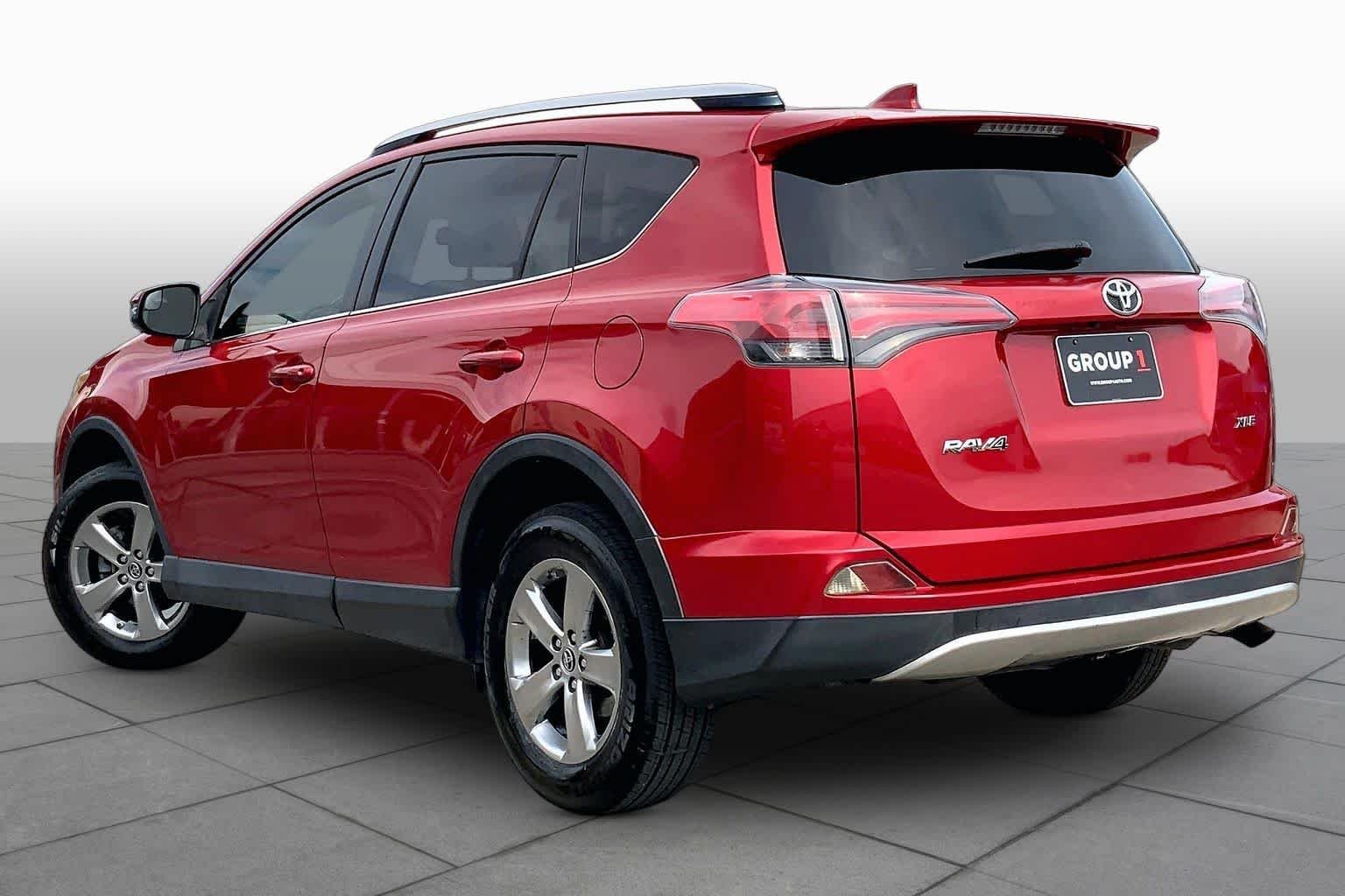Used 2016 Barcelona Red Metallic Toyota XLE image 12