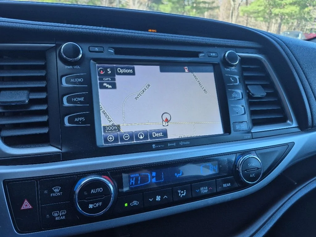 Used 2016 Gray Toyota XLE V6 image 27