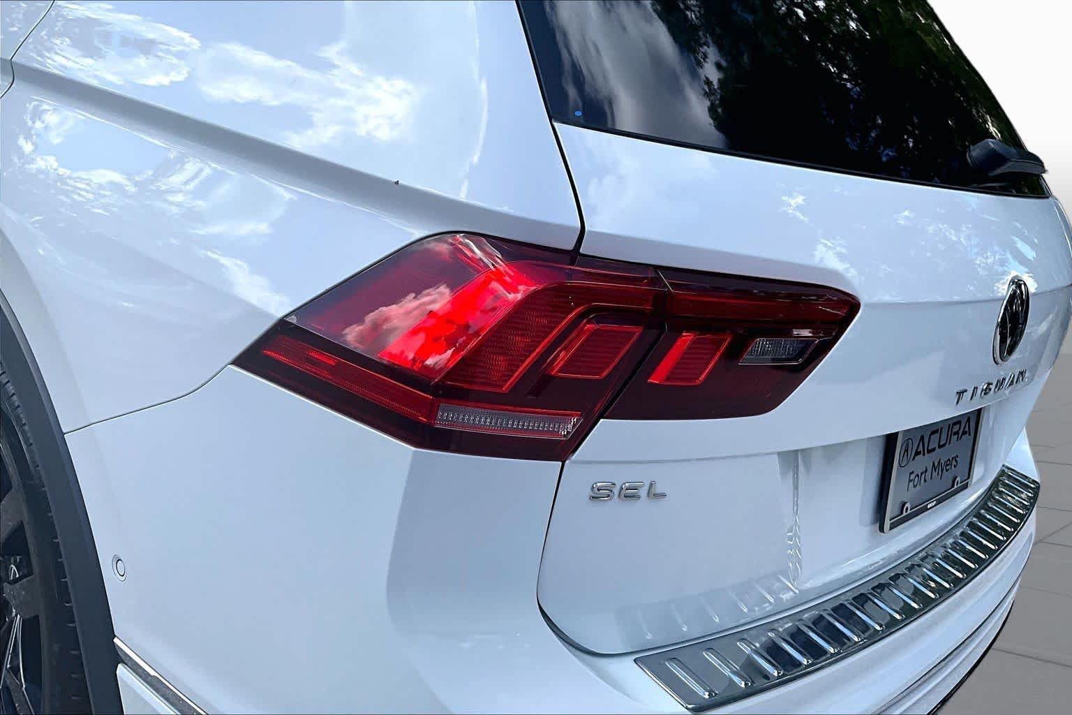 Used 2022 Oryx White Pearl Volkswagen SEL R-Line image 29