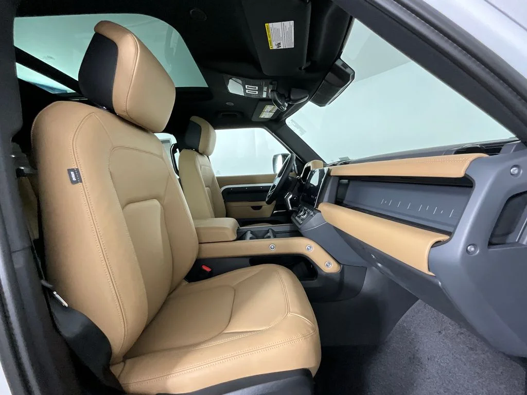 New 2026 Fuji White Land Rover X-Dynamic SE image 3